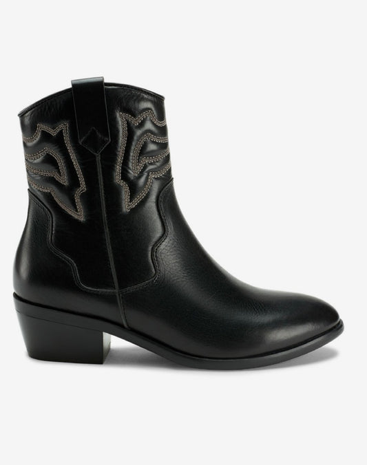 LIZZIE BOTAS 220V